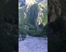Descubre la emocionante escalada en roca en Vratsa, el destino ideal para los amantes del turismo de aventura en Bulgaria