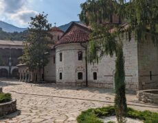 Descubre el turismo en Bulgaria: Explora el Monasterio de Bachkovo