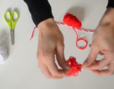 Descubre la tradición de la Baba Marta en Bulgaria con nuestras impresionantes pulseras rojas y blancas