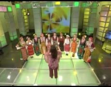 Descubre la fascinante belleza de la música folklórica búlgara: un viaje por sus complejas armonías y ritmos únicos