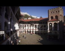 Descubre el encanto del Monasterio de Glozhene en un viaje por las Montañas Balkánicas